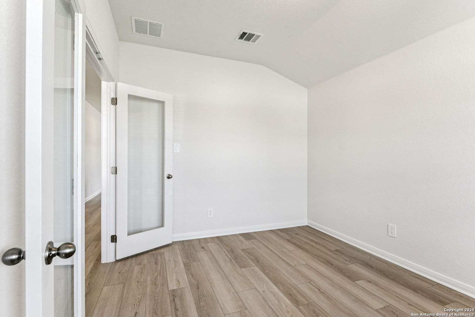 2902 Arabian Way
