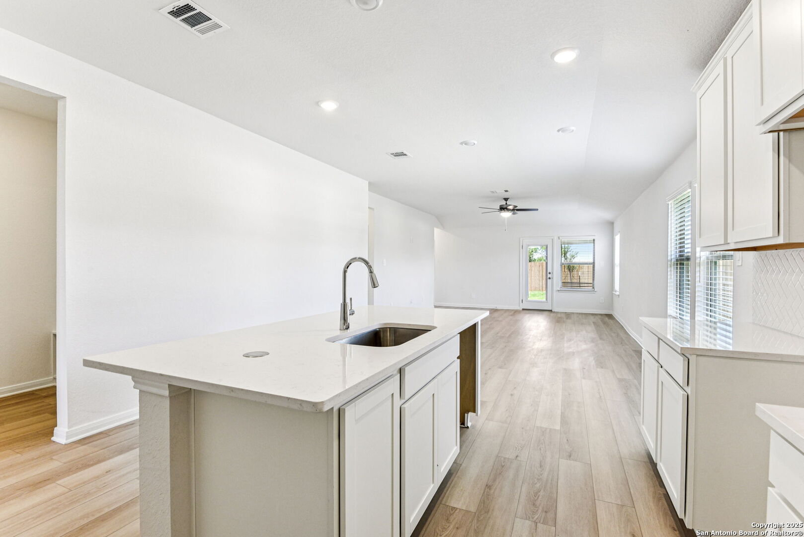 2902 Arabian Way