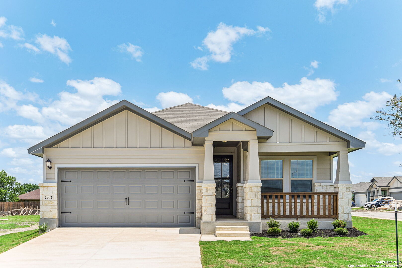 2902 Arabian Way