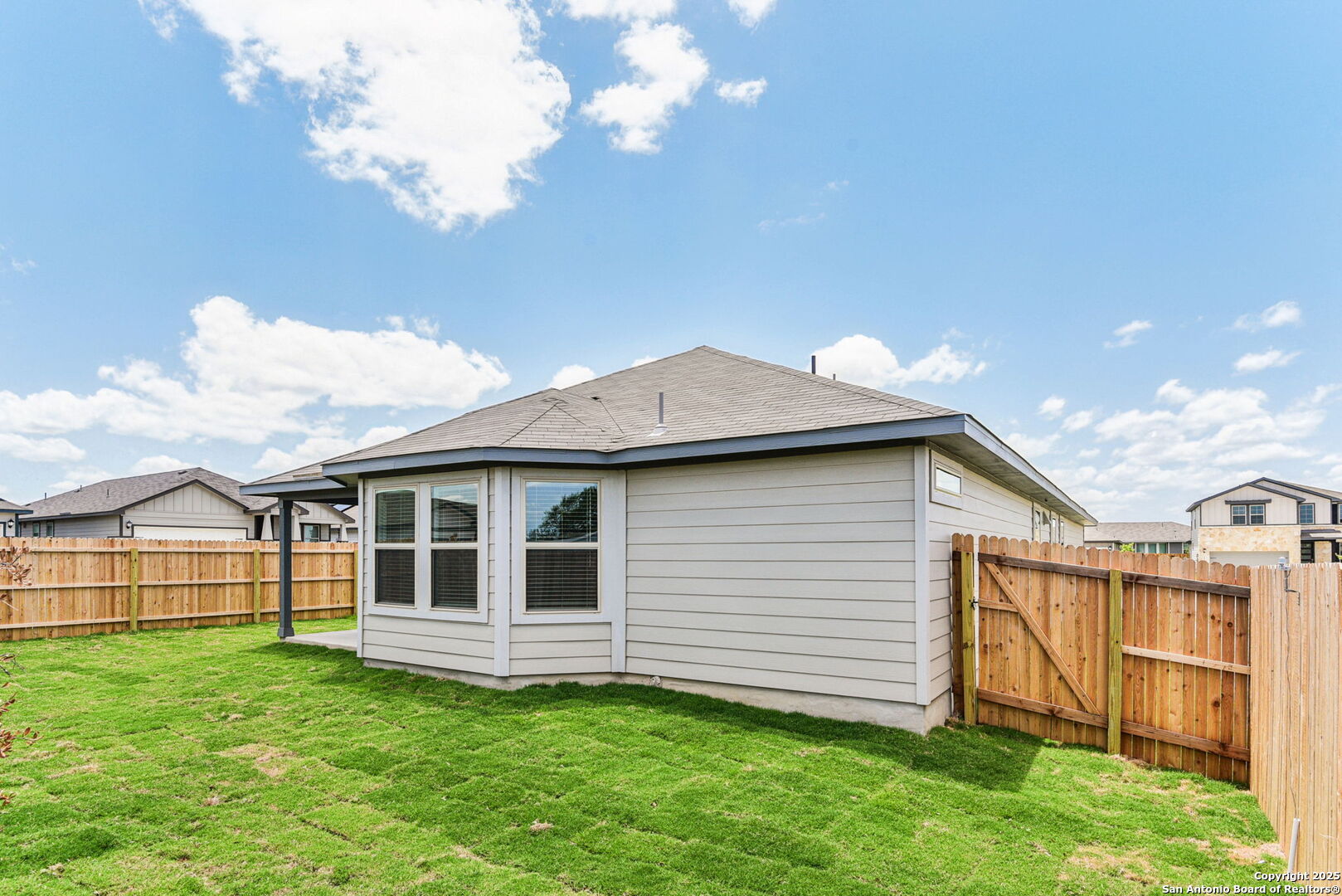 2902 Arabian Way