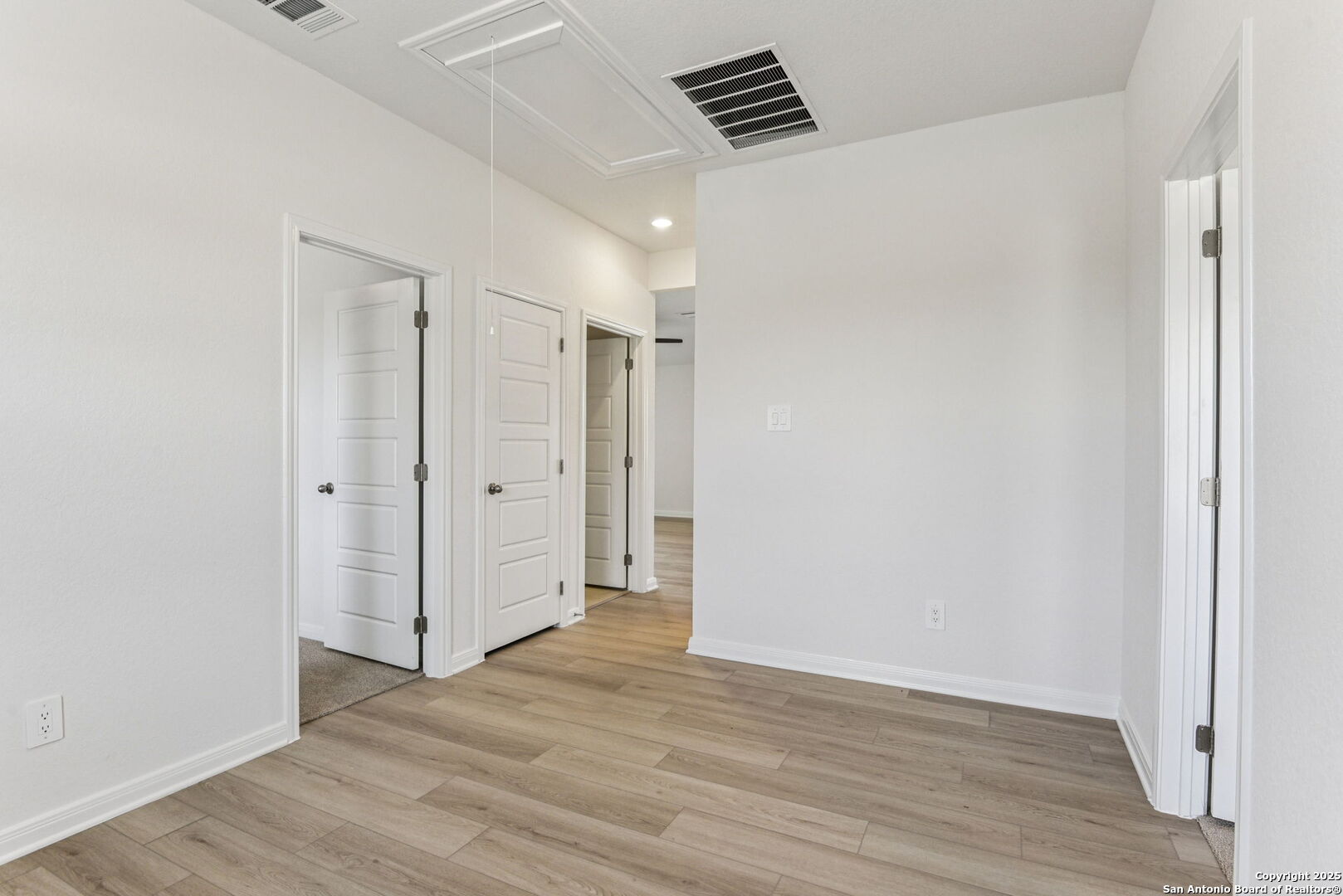 2902 Arabian Way