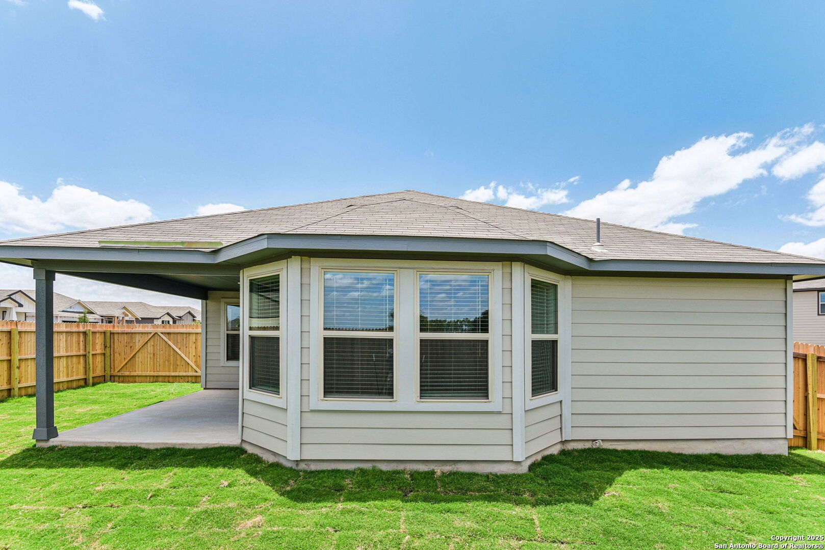 2902 Arabian Way