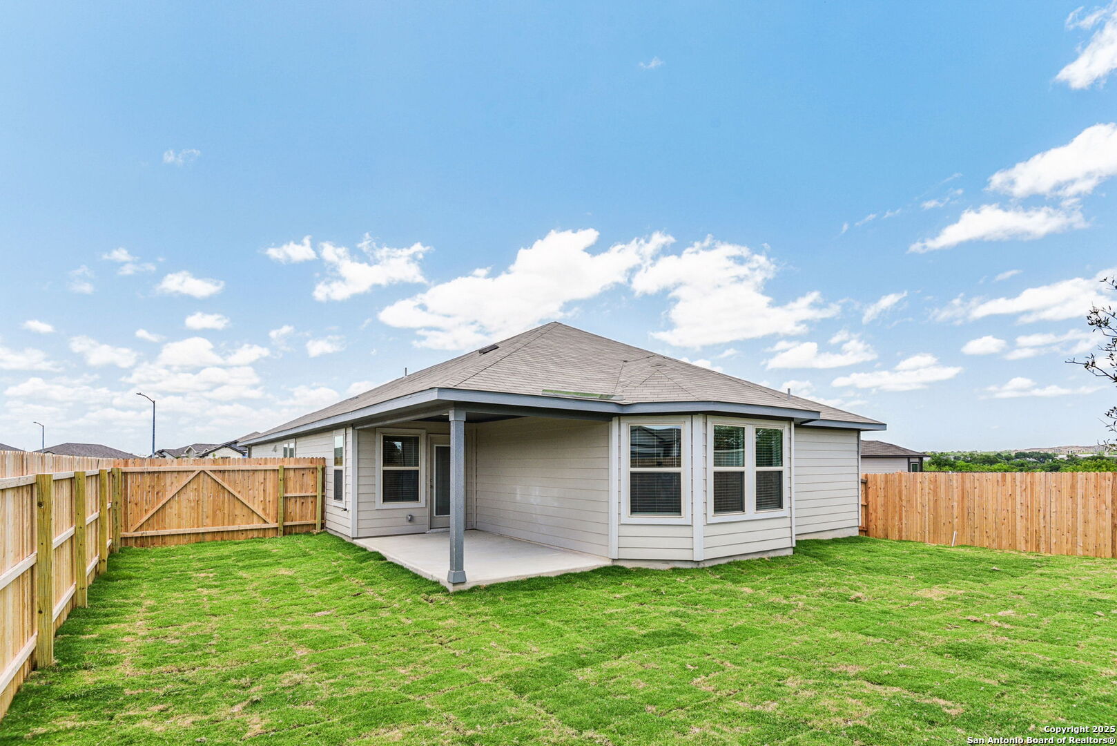 2902 Arabian Way