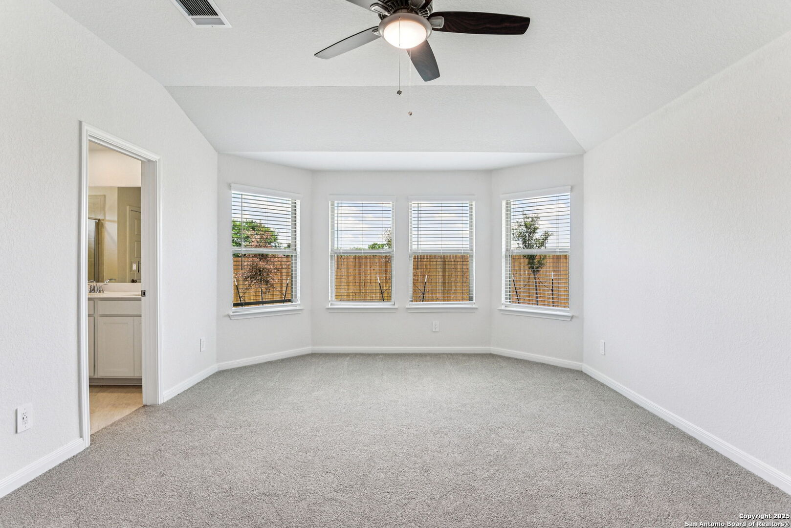 2902 Arabian Way