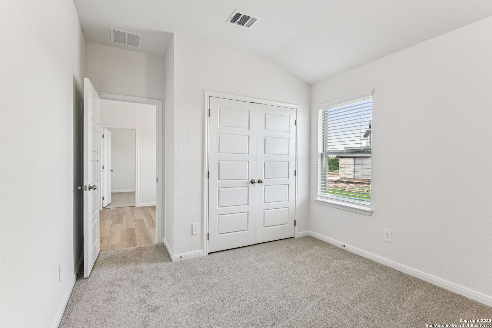 2902 Arabian Way