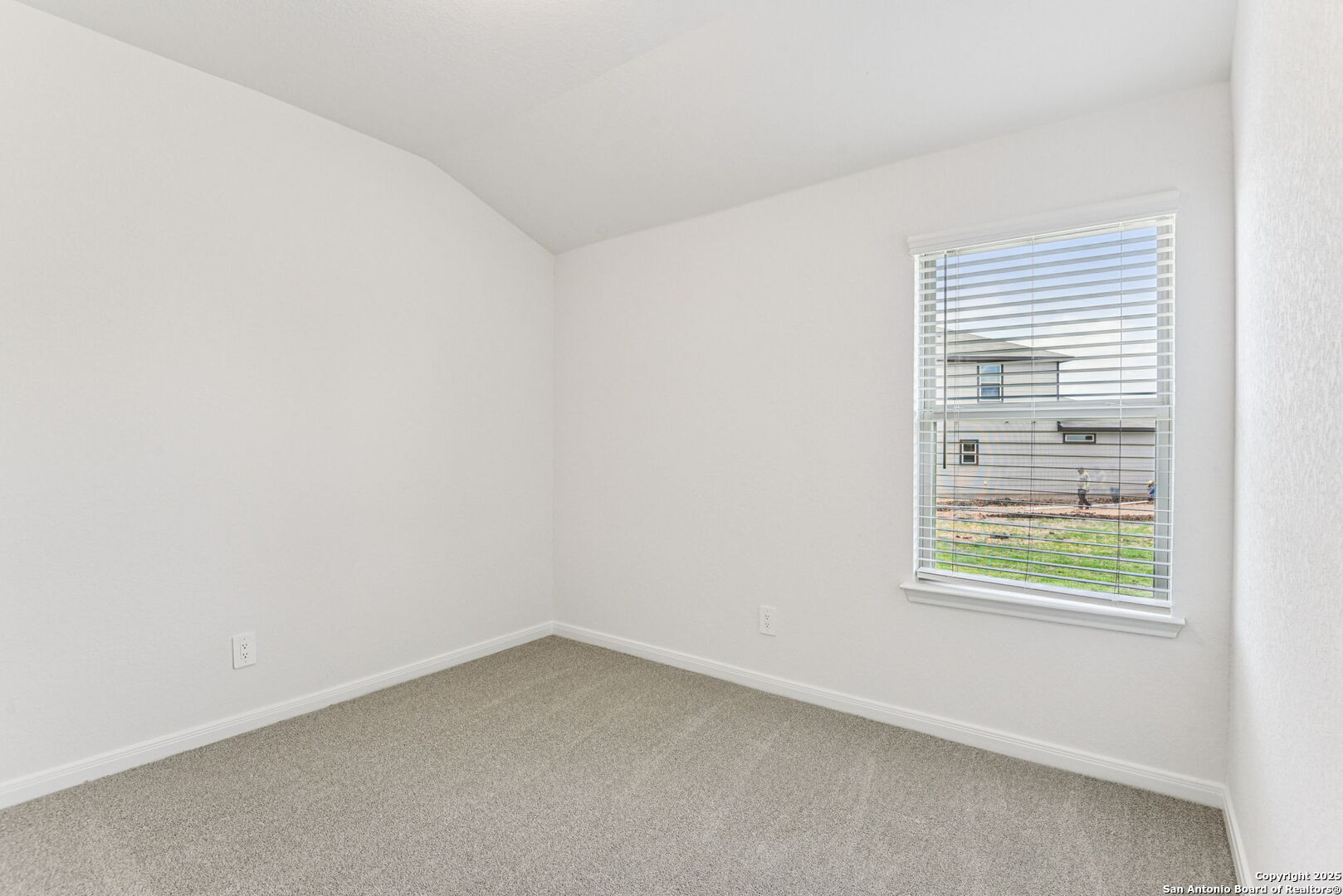 2902 Arabian Way