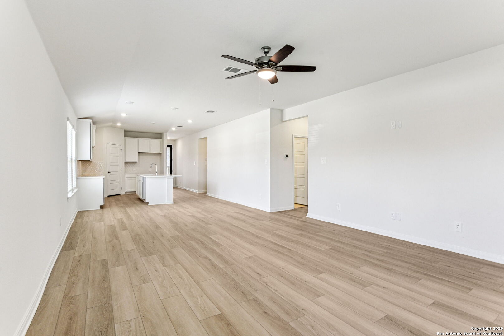 2902 Arabian Way