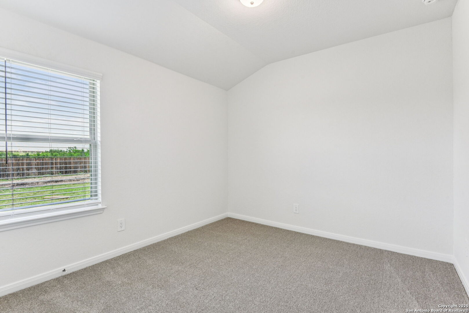 2902 Arabian Way