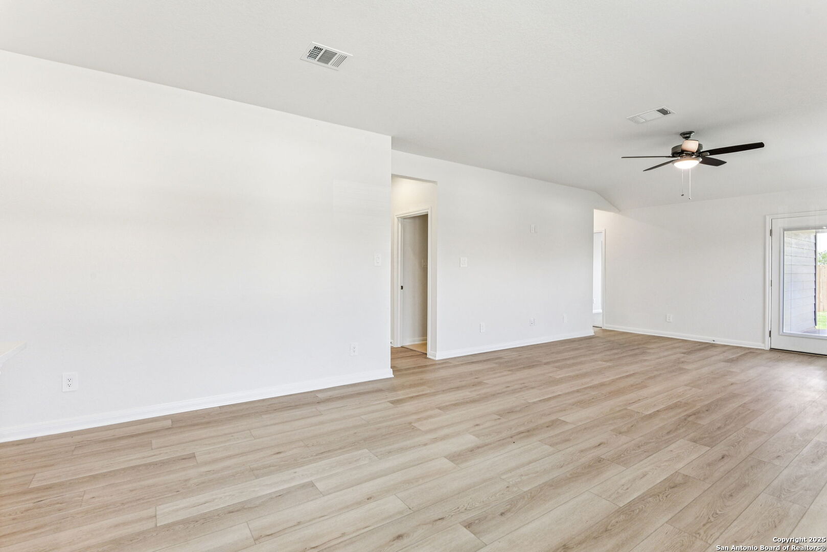 2902 Arabian Way