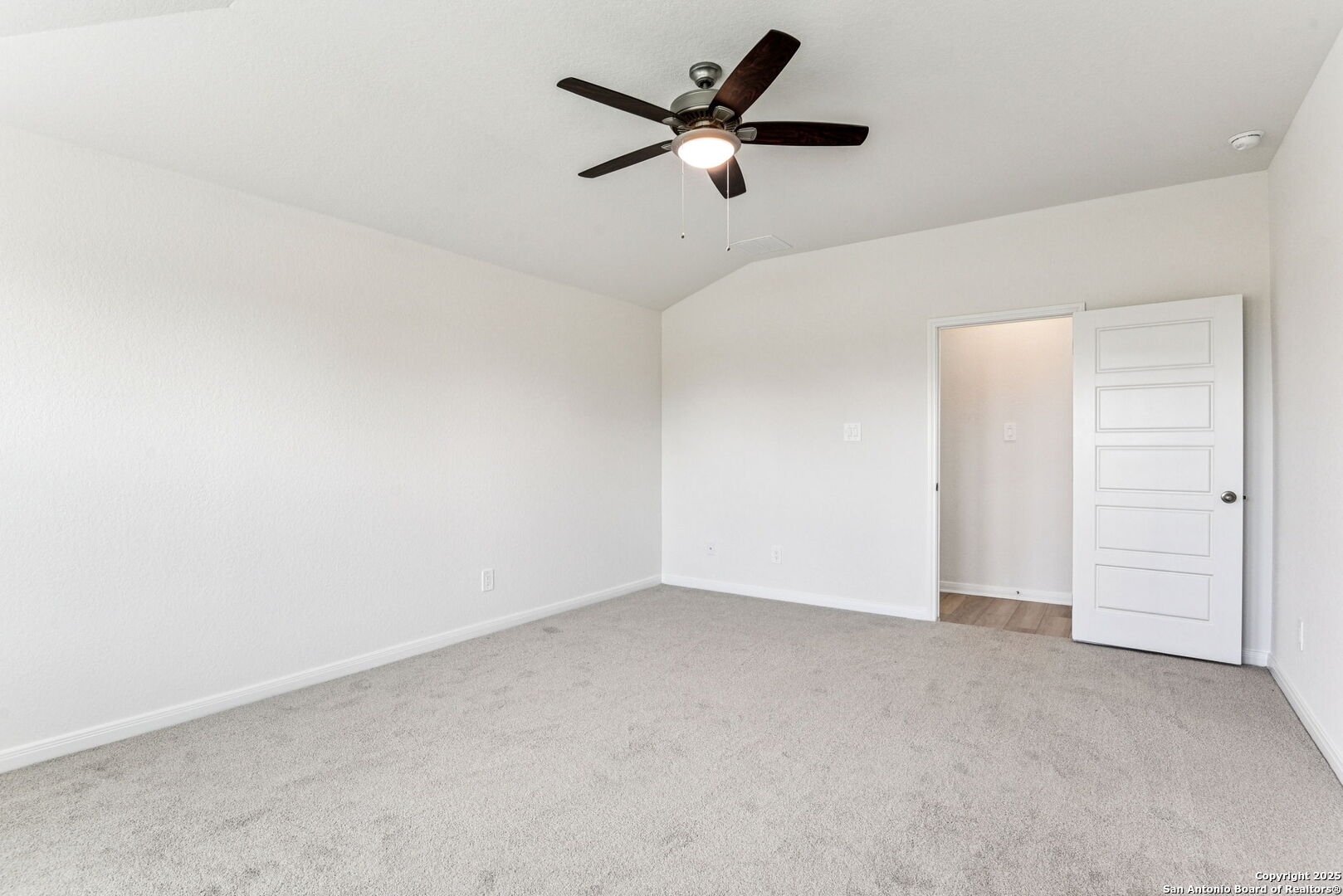2902 Arabian Way