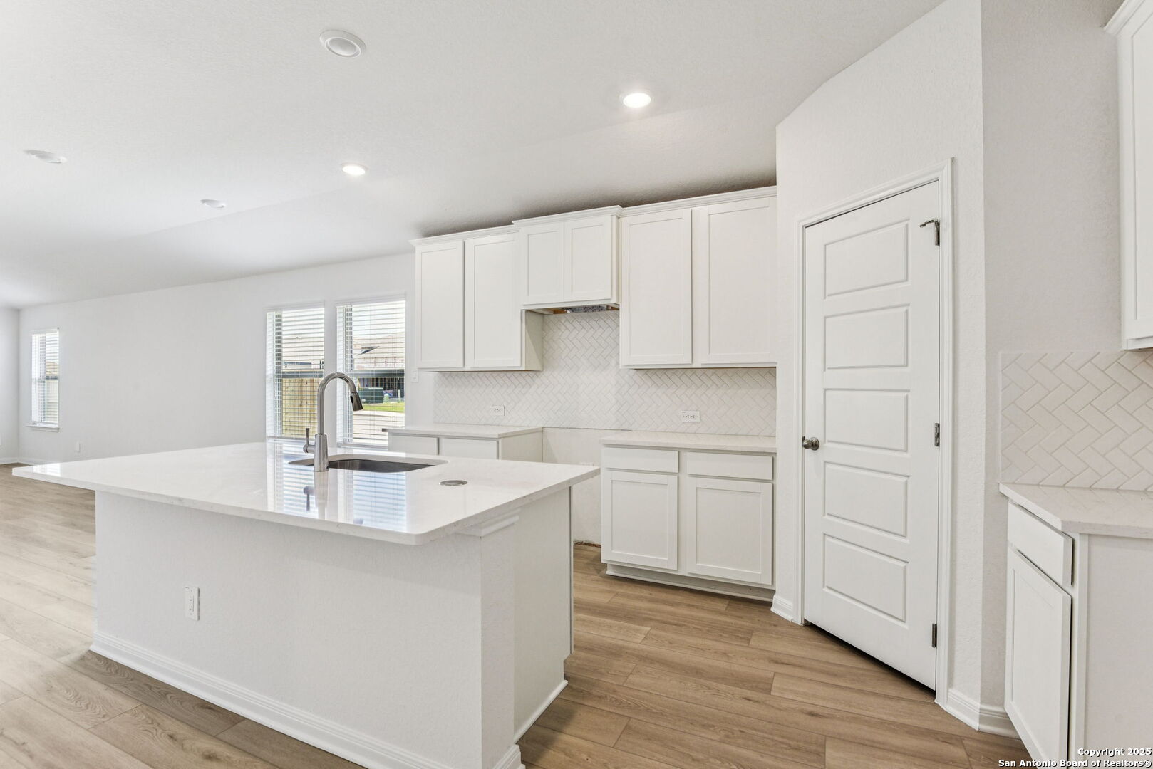 2902 Arabian Way