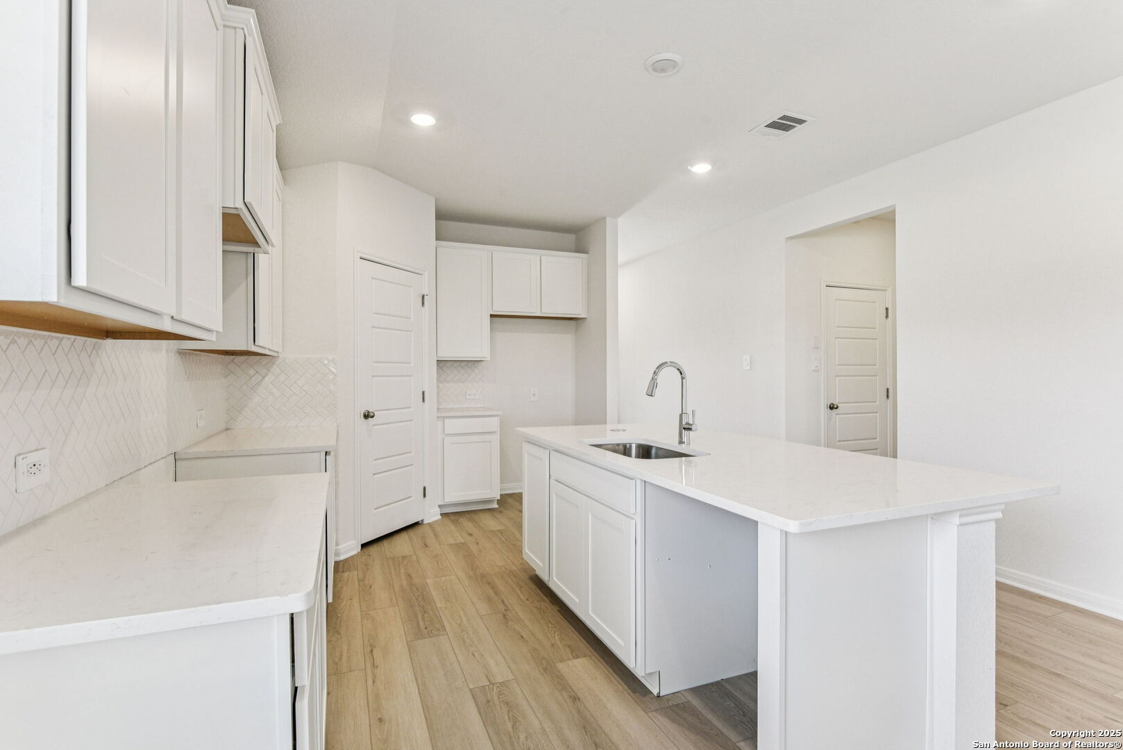 2902 Arabian Way