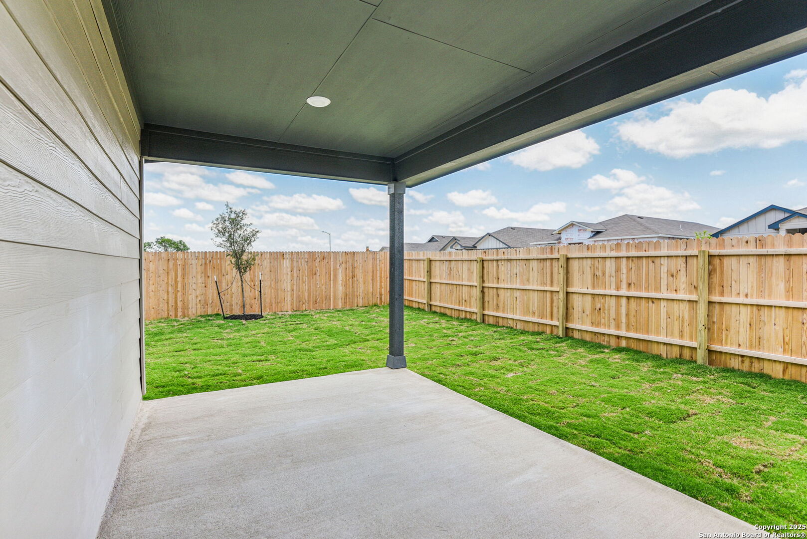 2902 Arabian Way