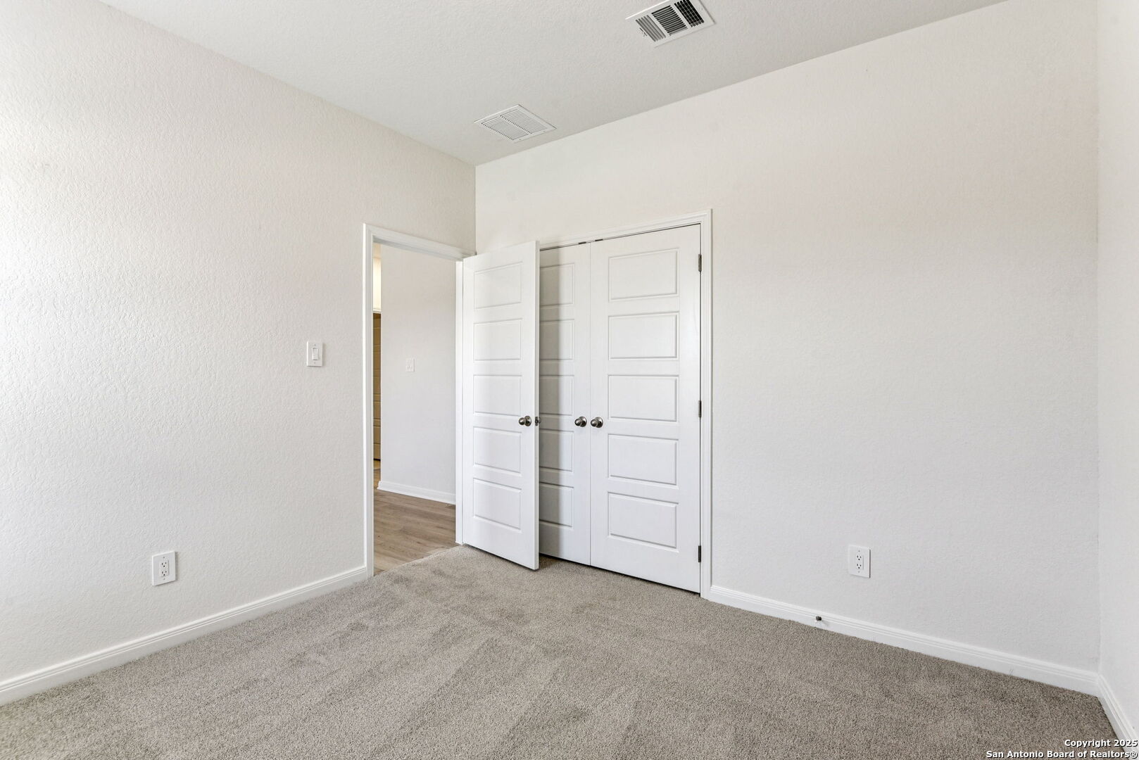2902 Arabian Way