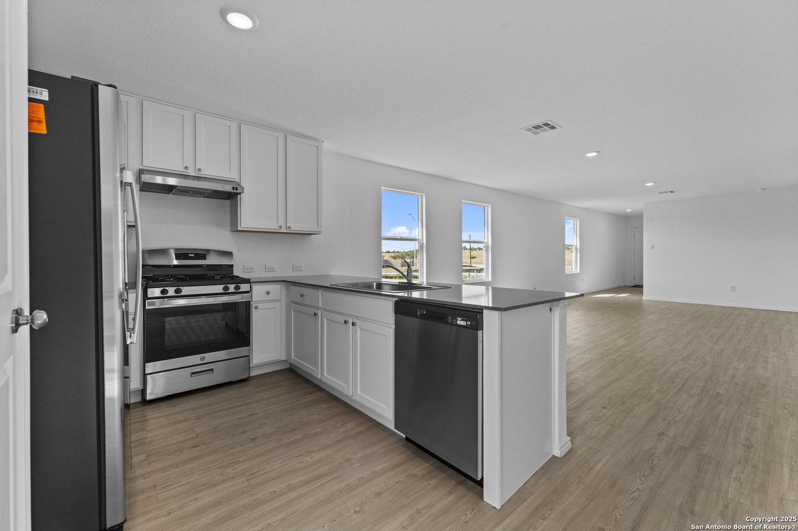 1732 Knoll Ridge