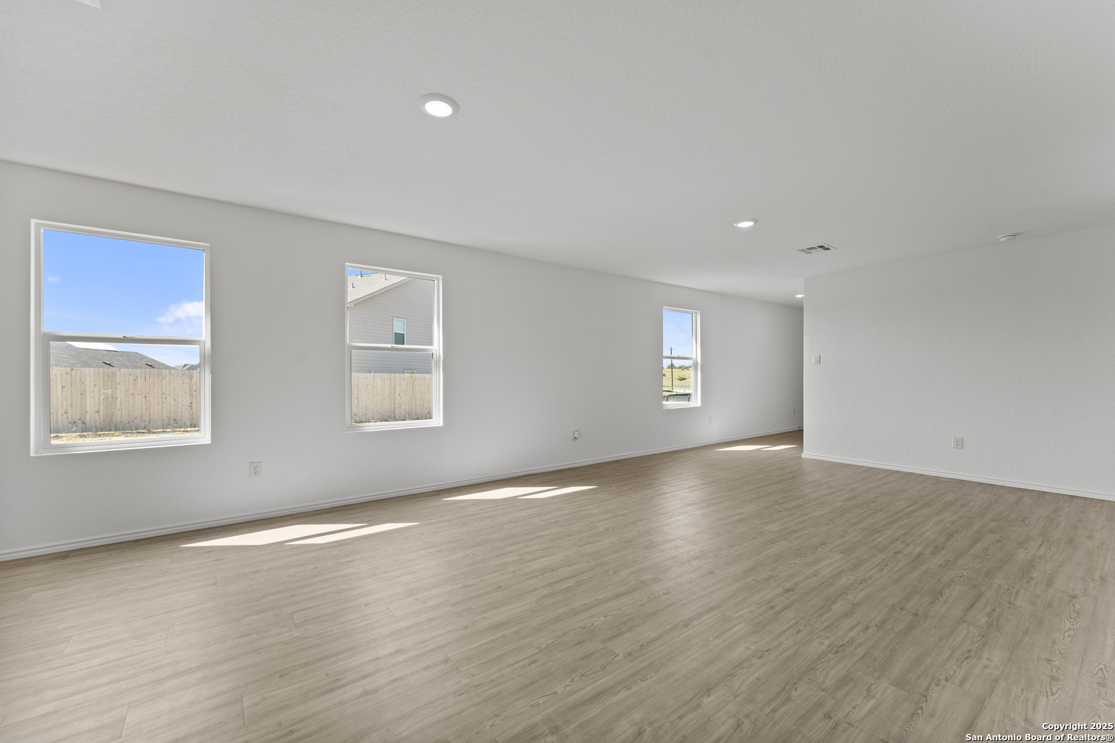 1732 Knoll Ridge