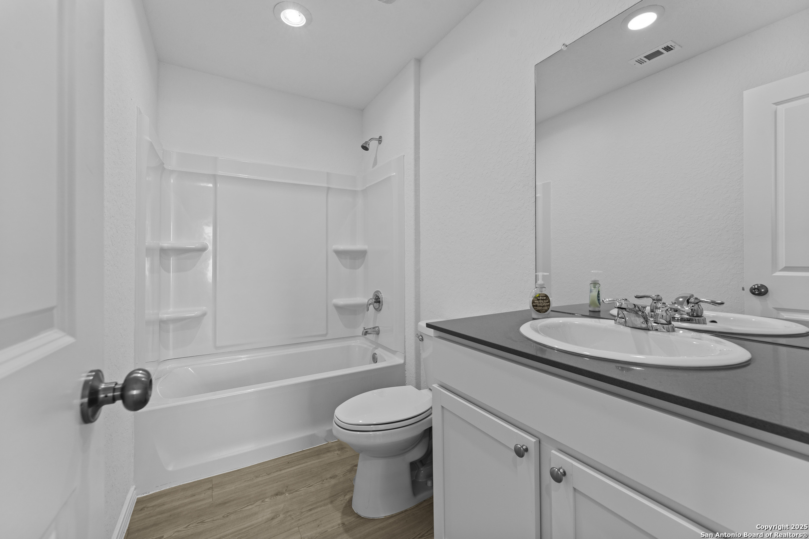 1732 Knoll Ridge