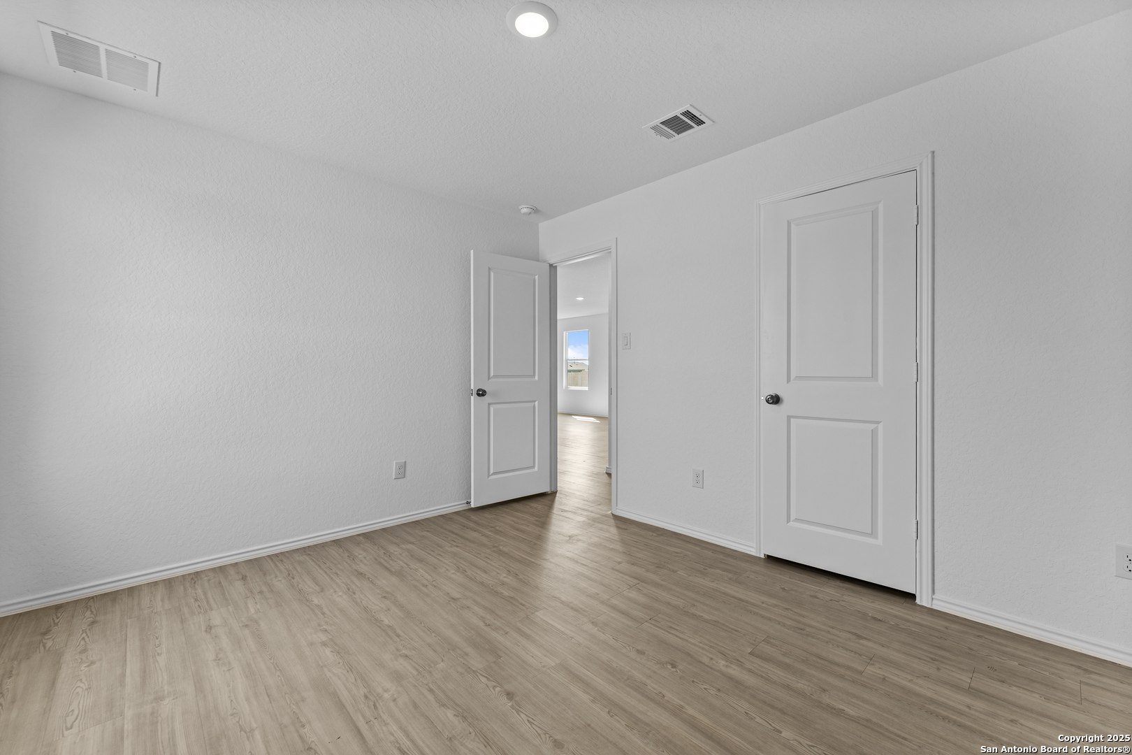 1732 Knoll Ridge