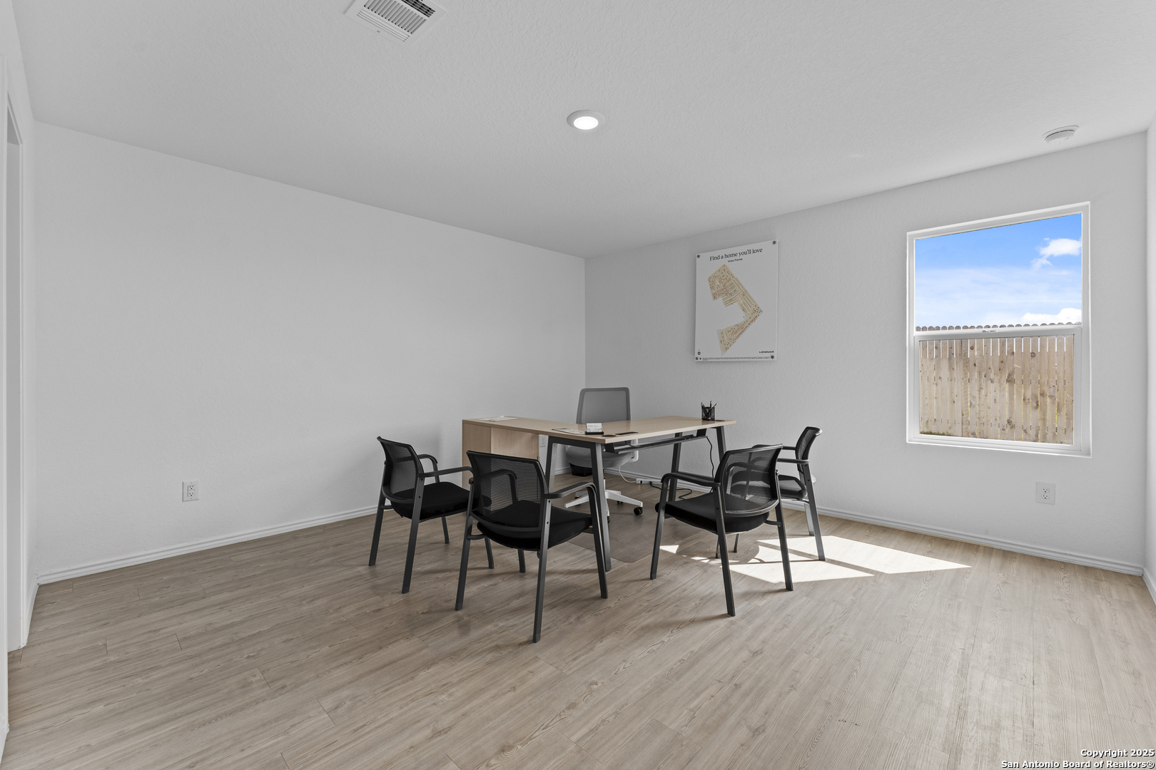 1732 Knoll Ridge