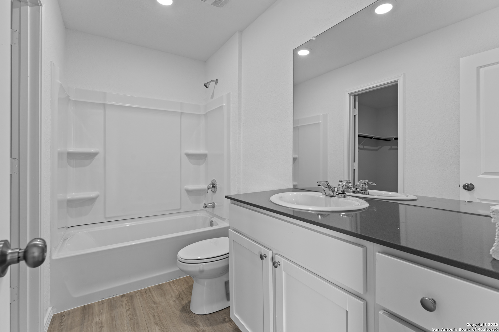 1732 Knoll Ridge