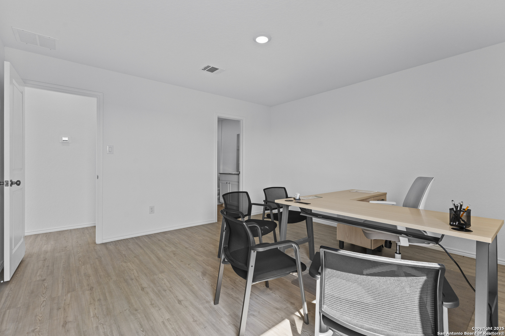 1732 Knoll Ridge