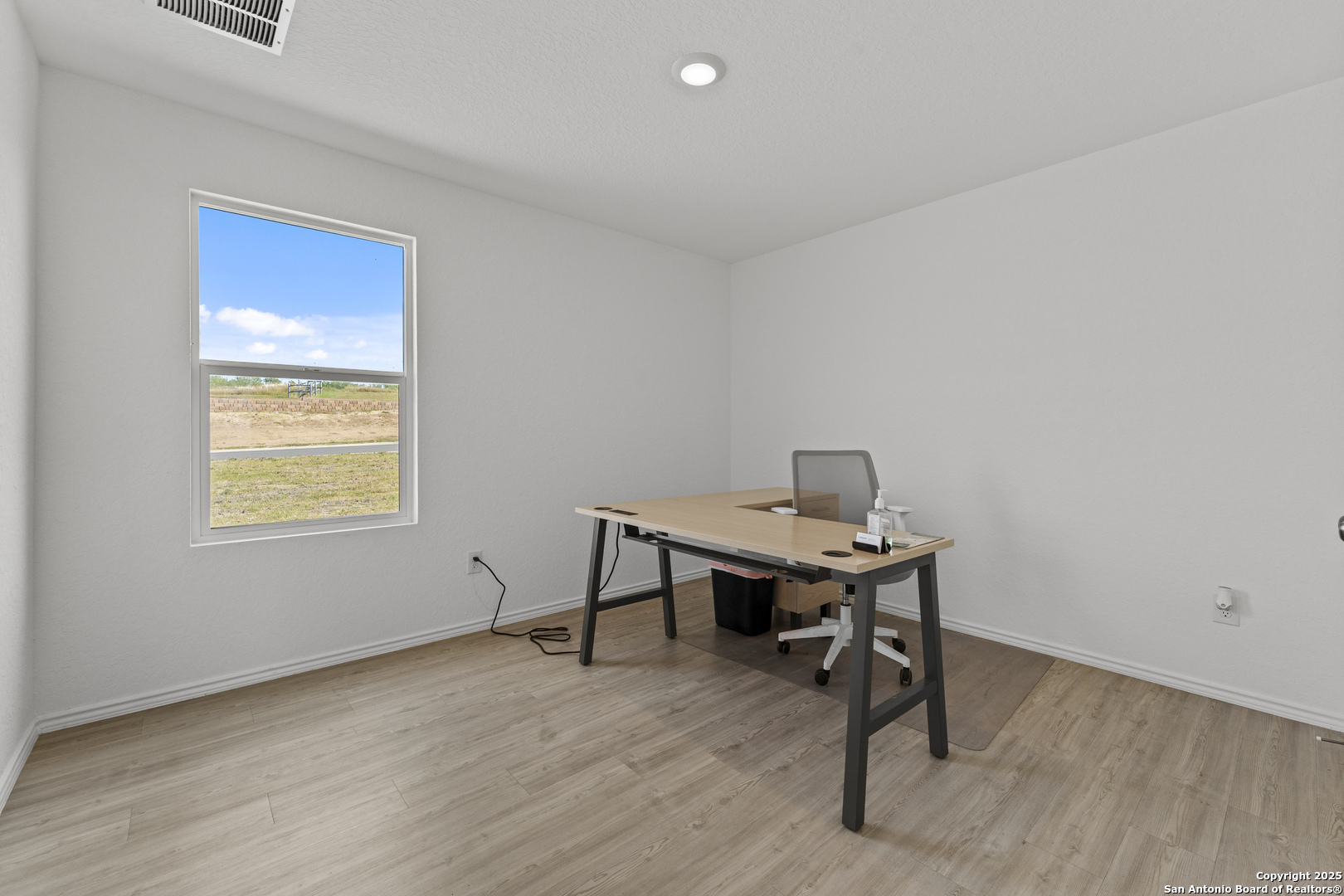 1732 Knoll Ridge