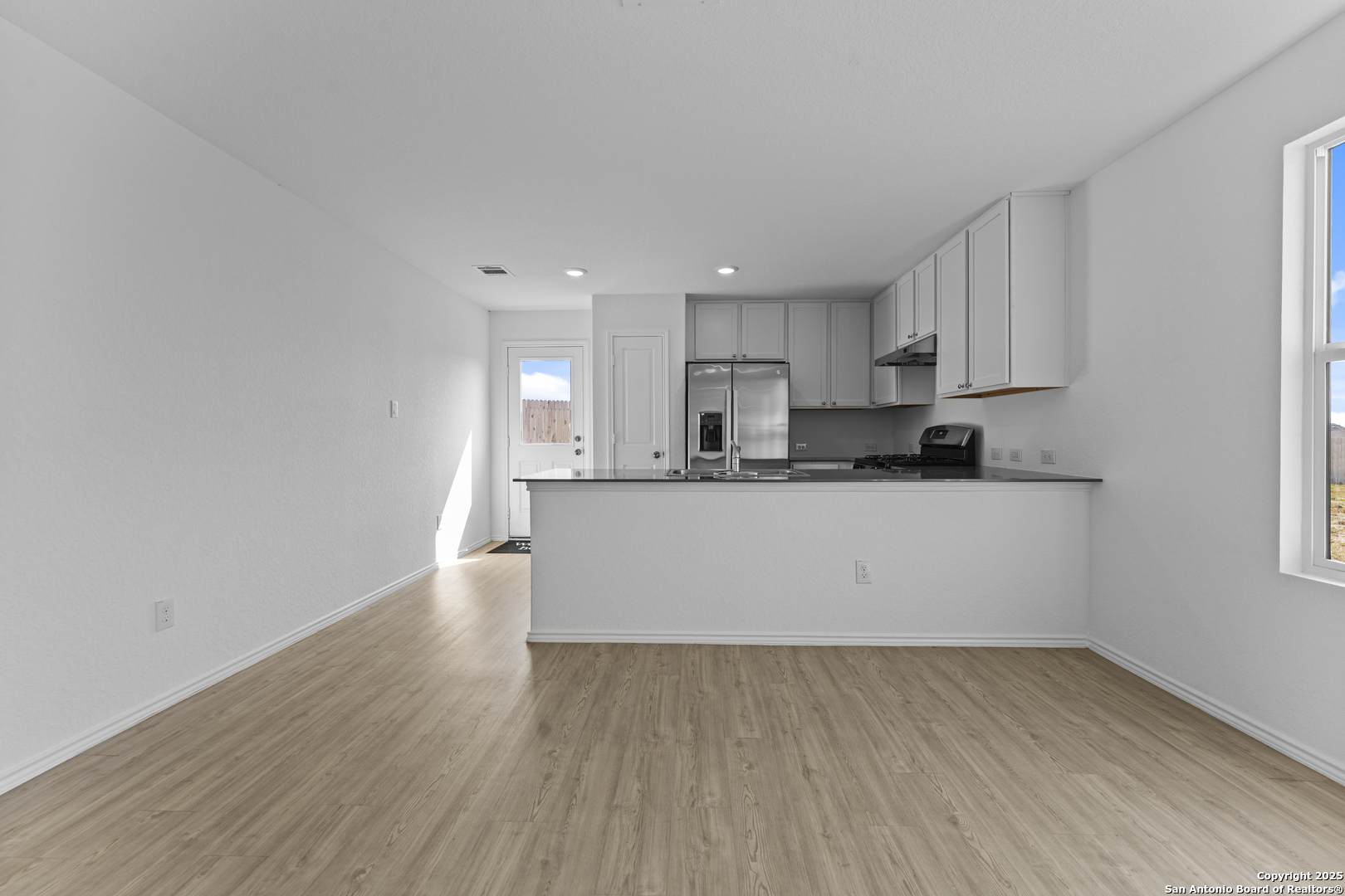 1732 Knoll Ridge