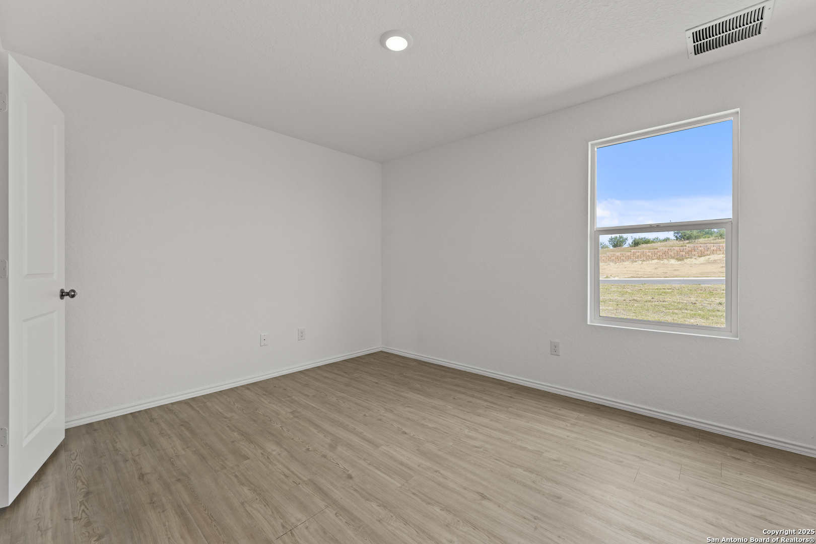 1732 Knoll Ridge