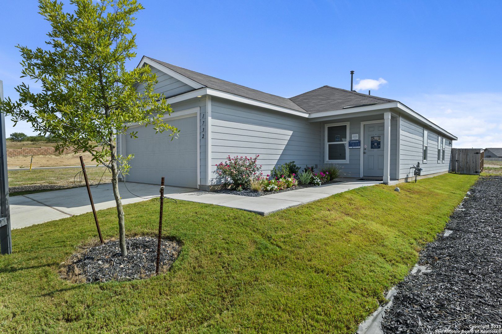 1732 Knoll Ridge