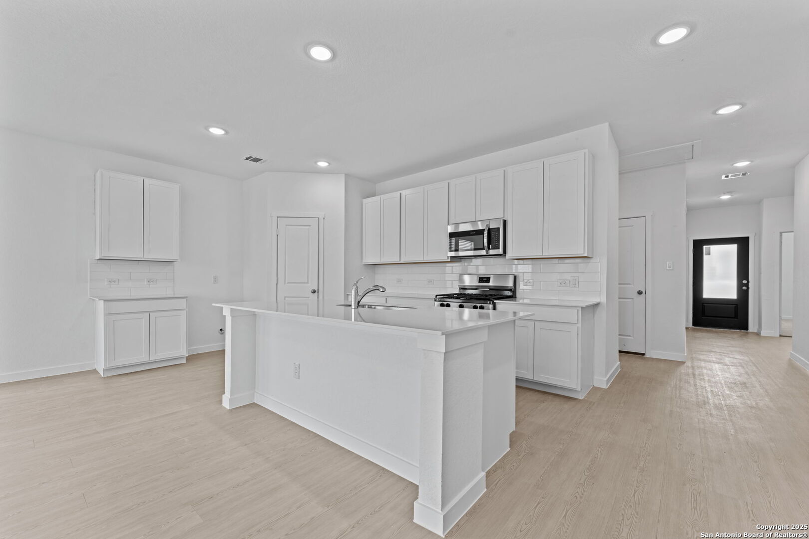 724 Horsetail Ln