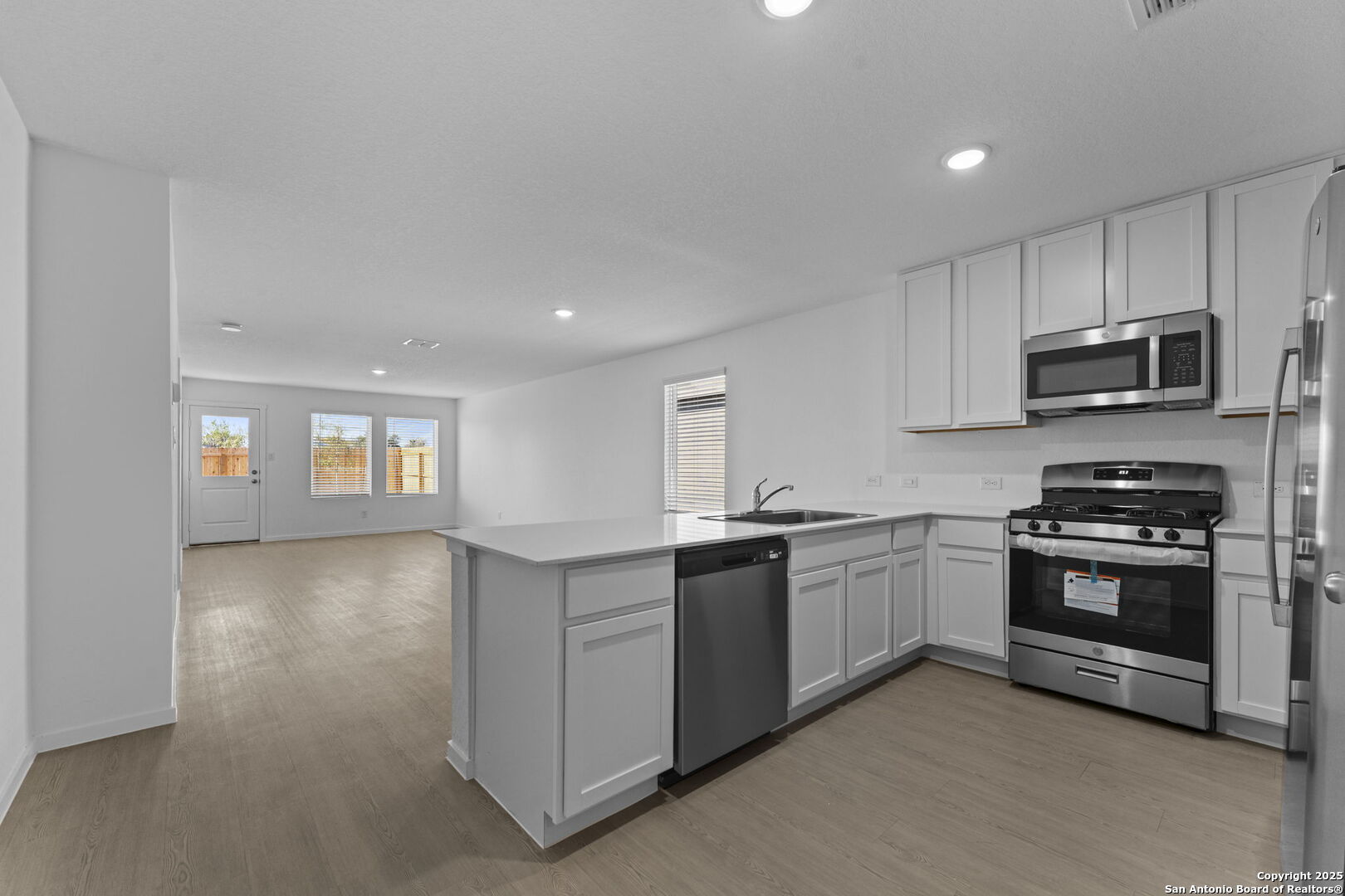 7318 Brownleaf Dr