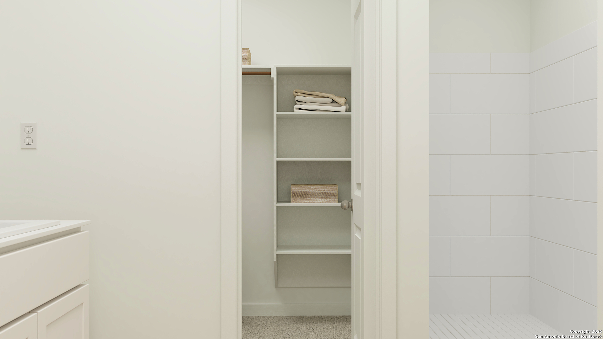 8905 San Carlos