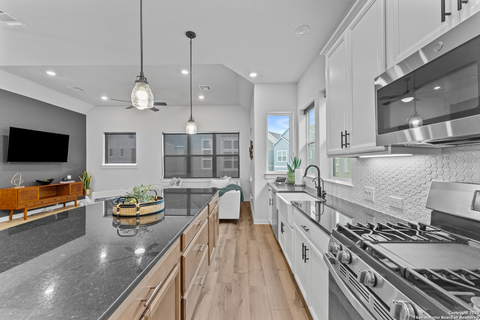 5843 Whitby Rd Unit 6