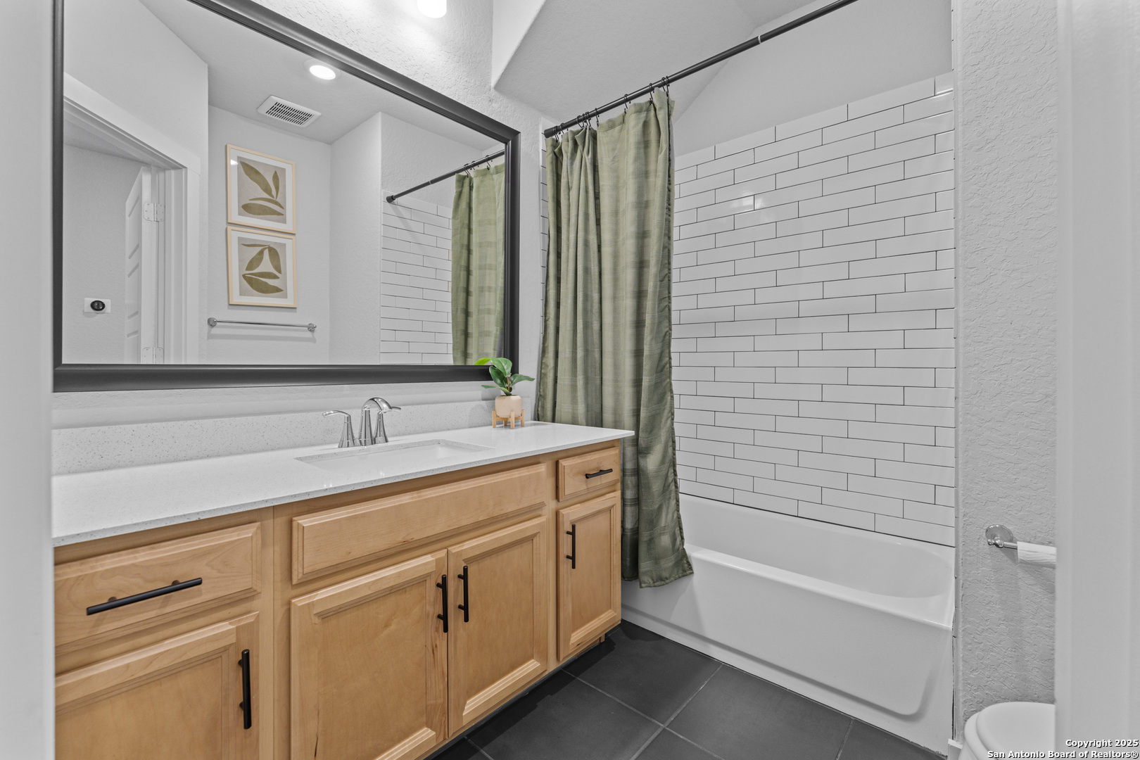 5843 Whitby Rd Unit 6