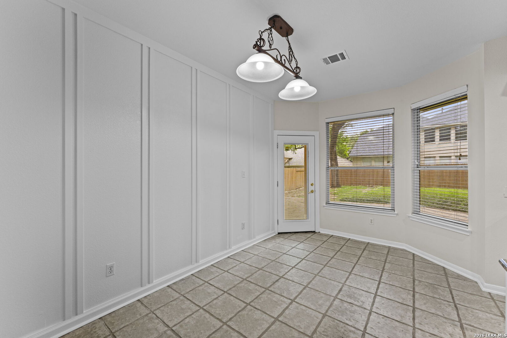 906 ELKINS LK