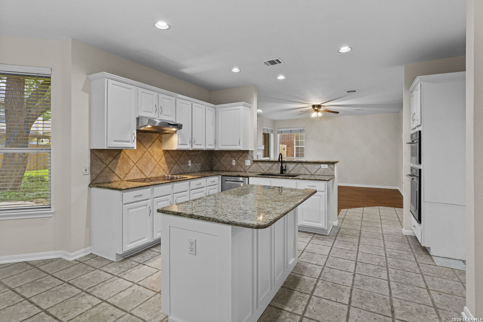 906 ELKINS LK
