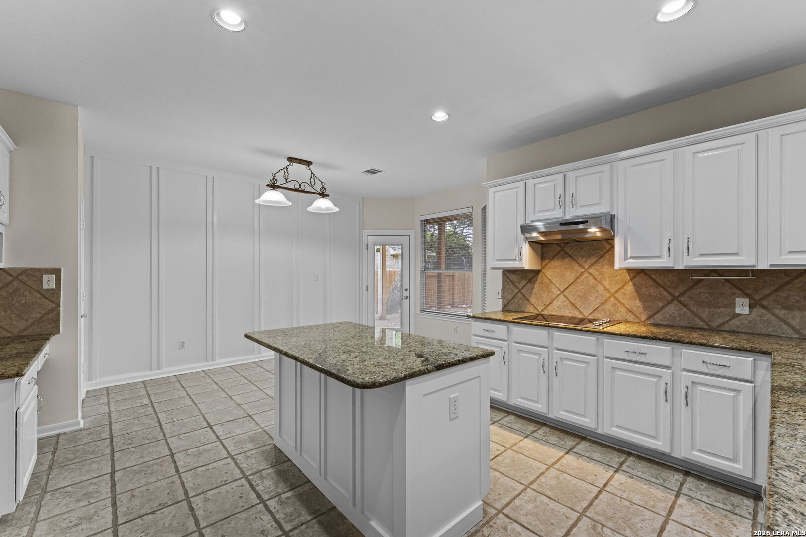 906 ELKINS LK