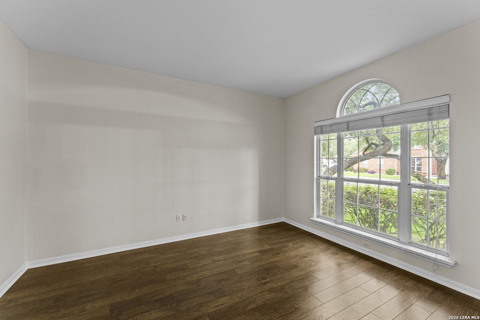 906 ELKINS LK
