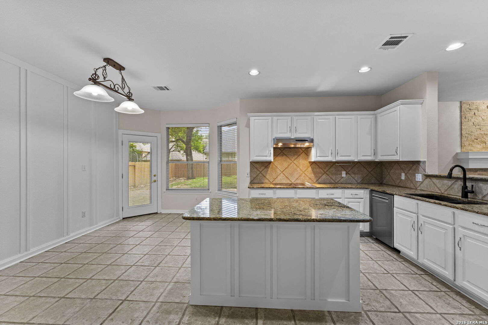 906 ELKINS LK