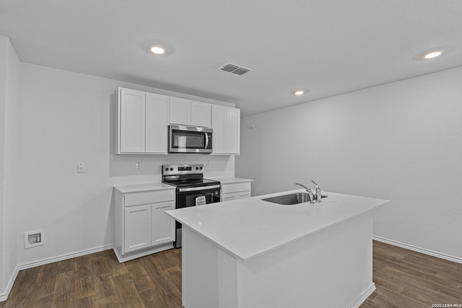 14715 Armstrong Fld