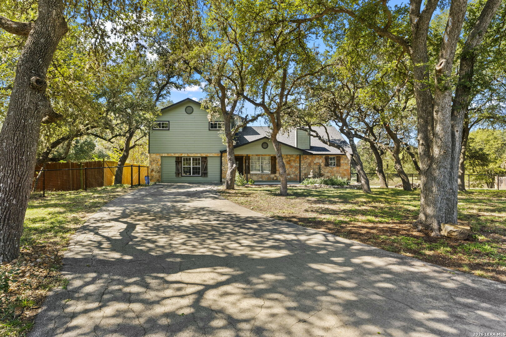 6736 Circle Oak