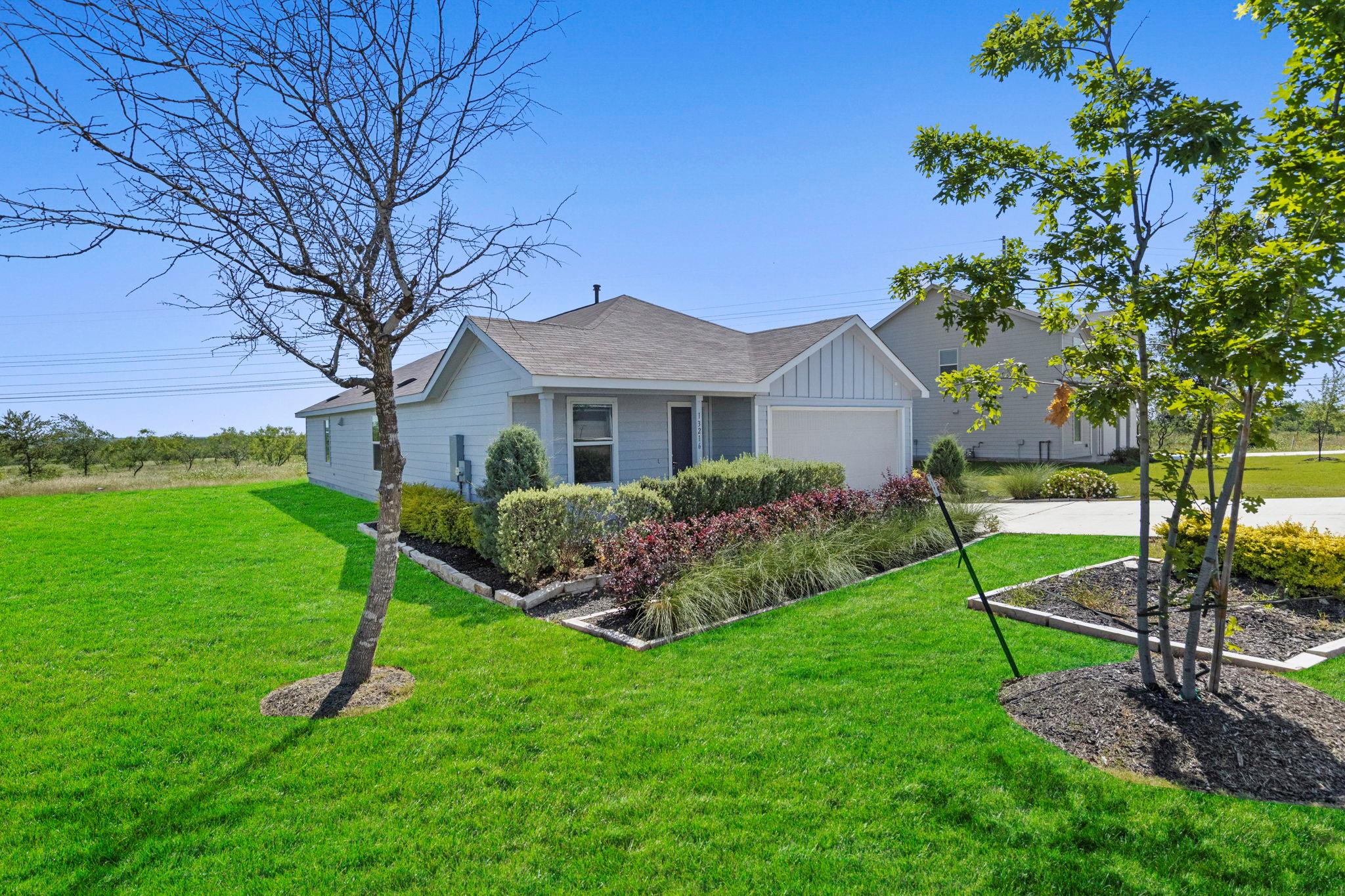 13216 Eastland Dr LN