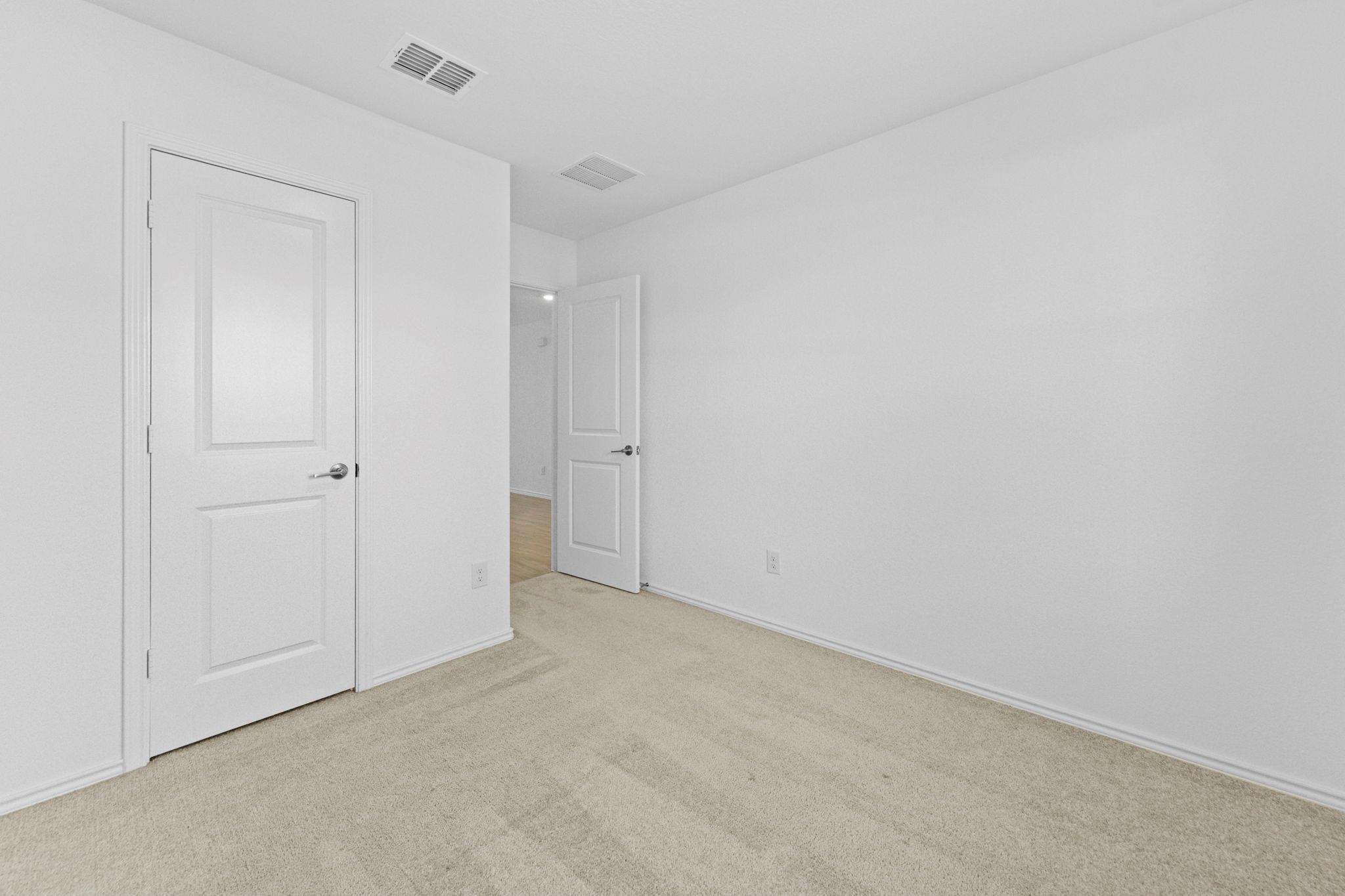 13216 Eastland Dr LN