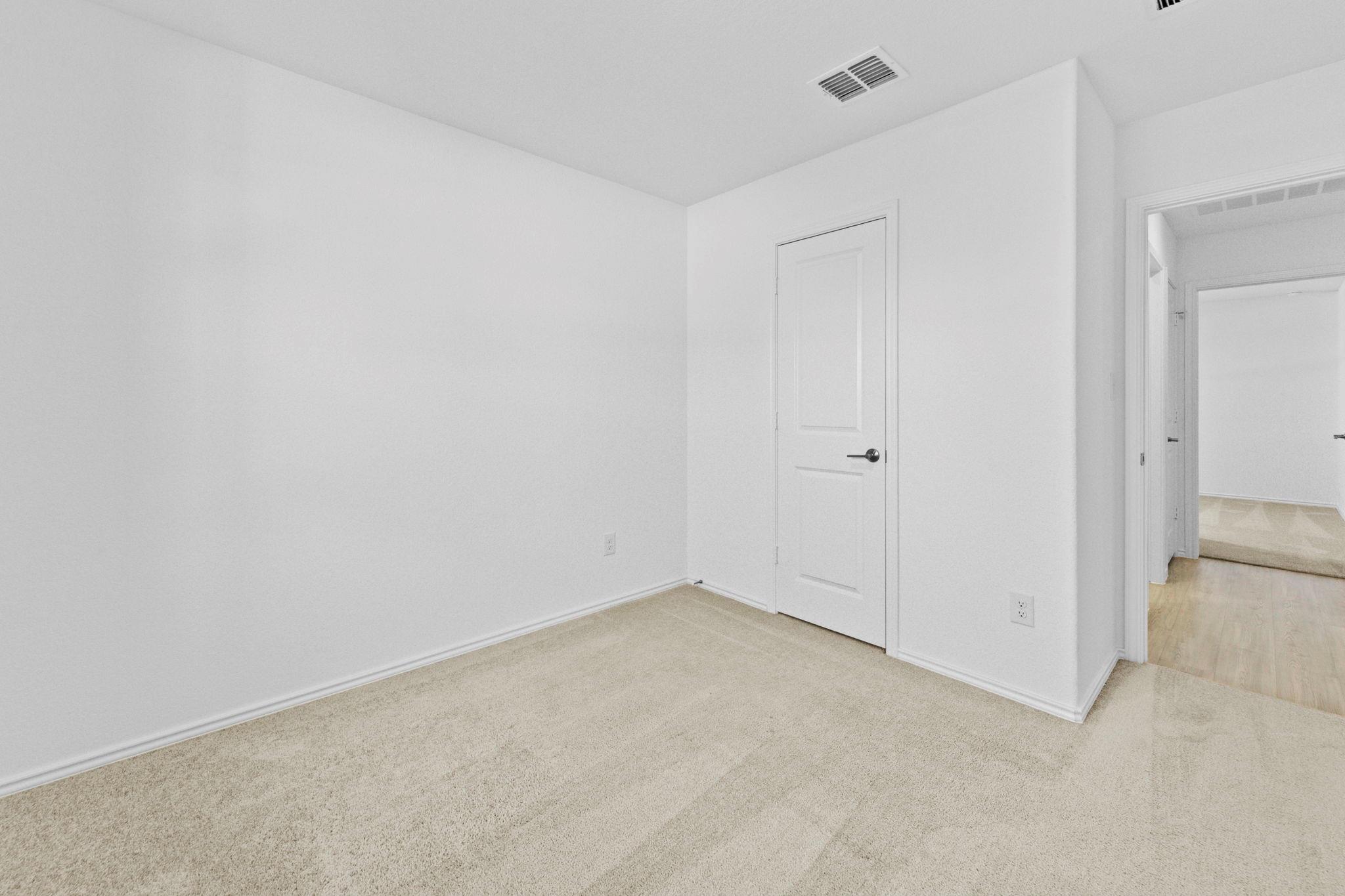 13216 Eastland Dr LN