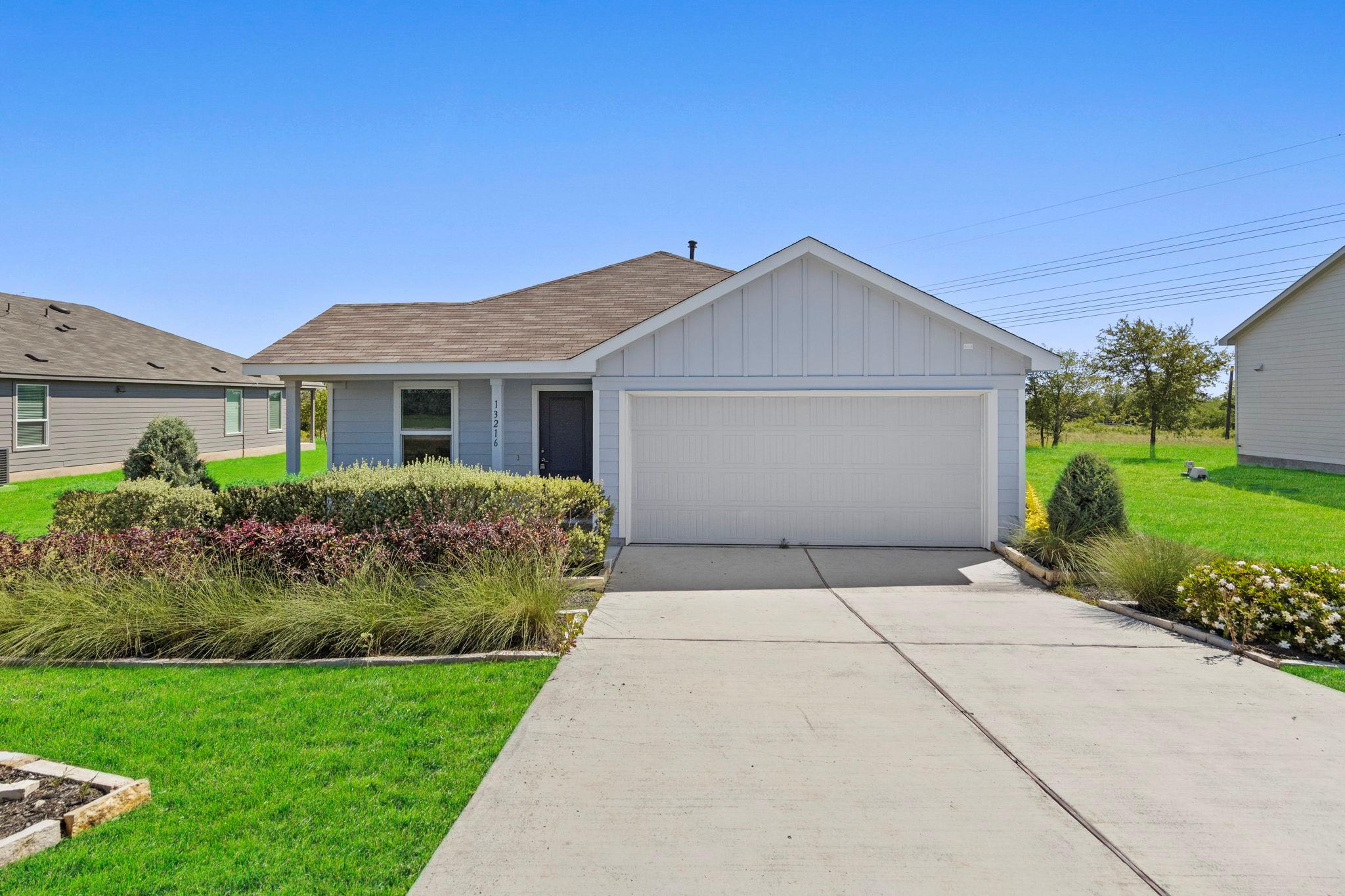 13216 Eastland Dr LN
