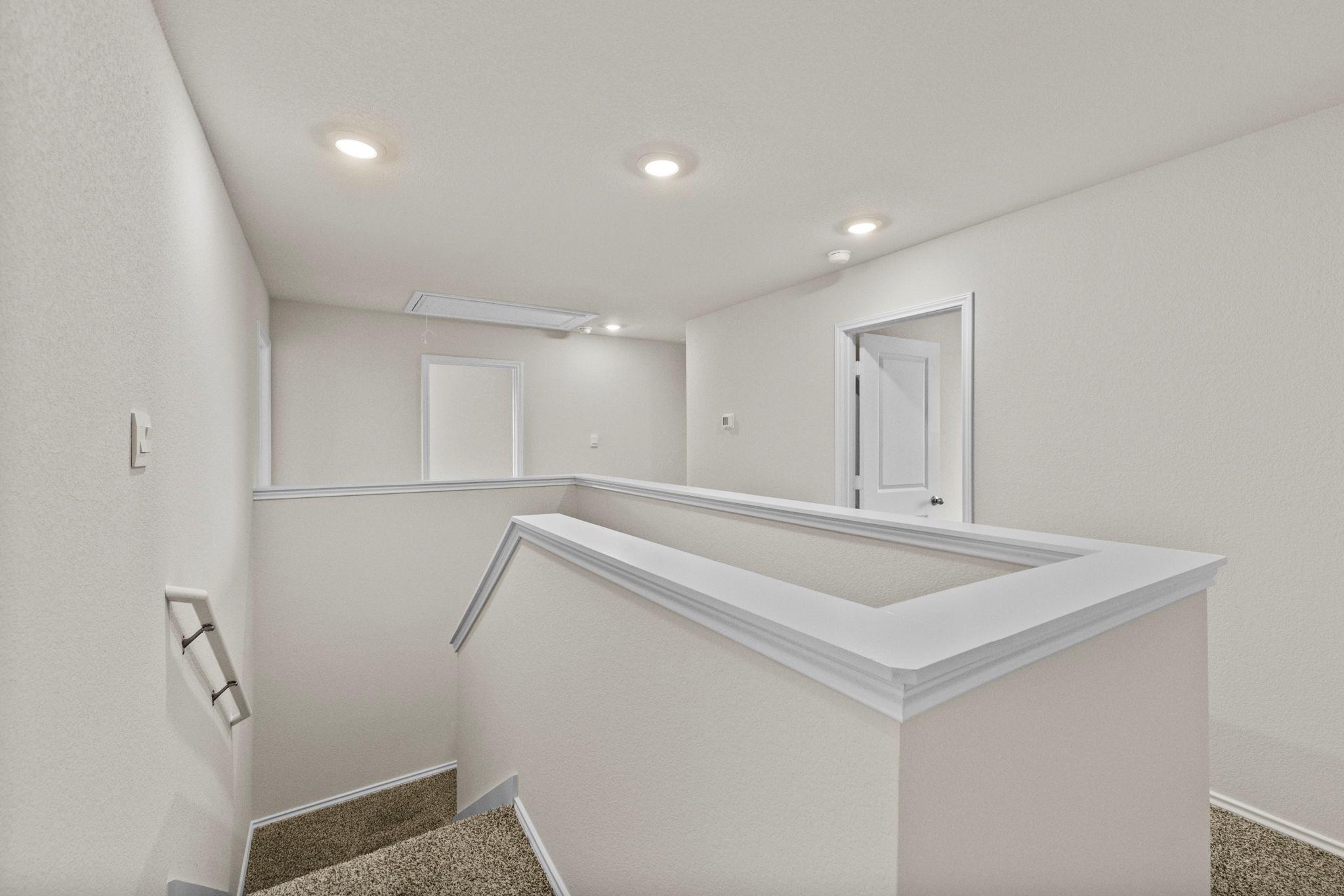 2121 Windflower LN
