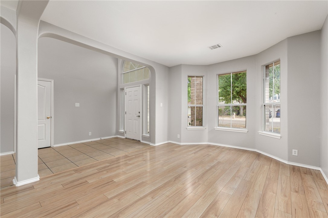 2505 Fullerton Ave