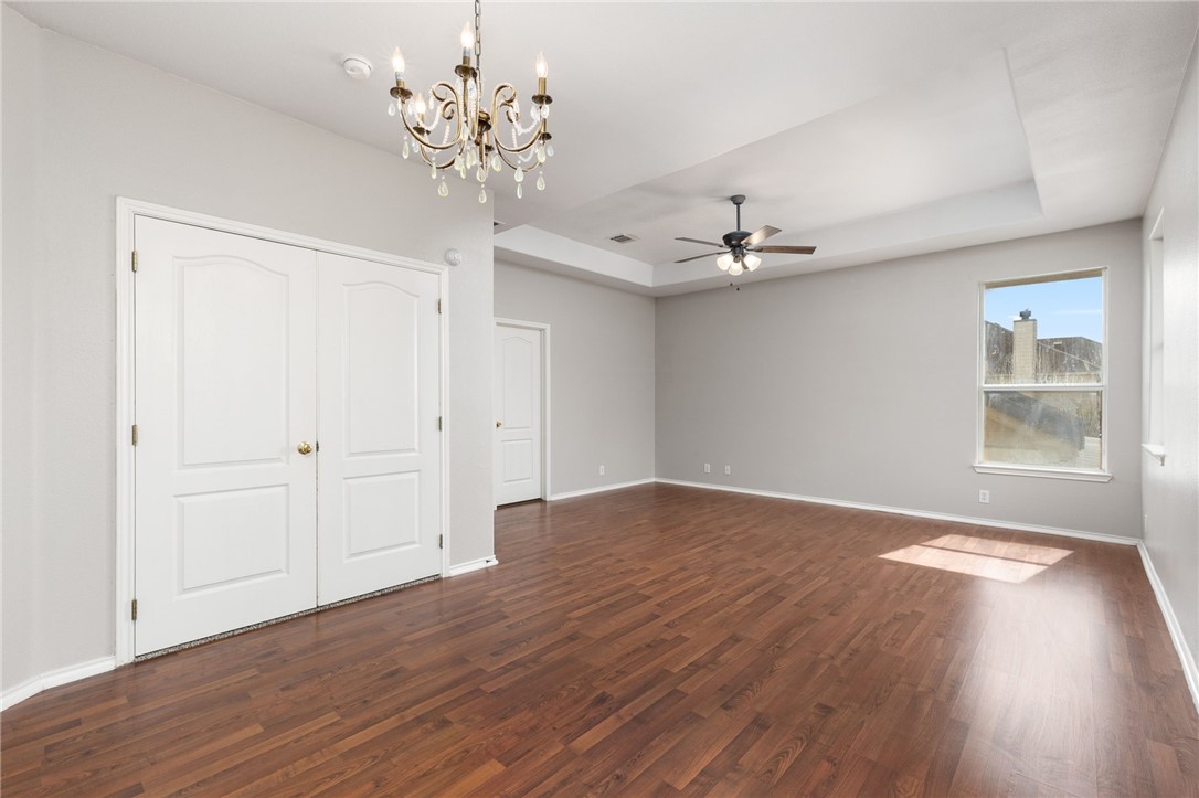 2505 Fullerton Ave