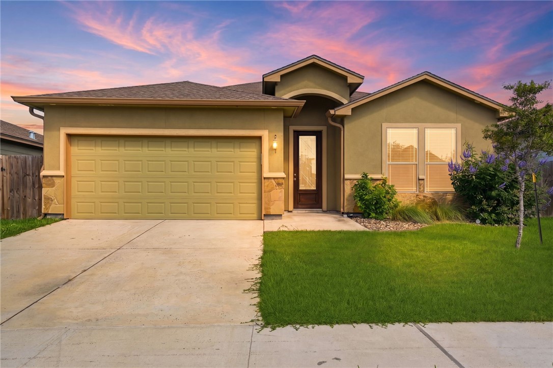 2221 Cuarzo Dr
