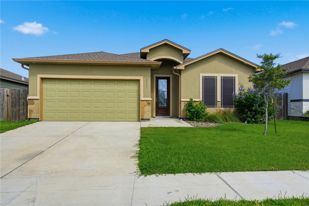 2221 Cuarzo Dr